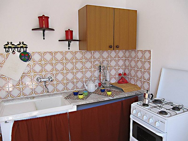 SiciliaVillaGiglio_PianoTerraCucina-e1333467974767